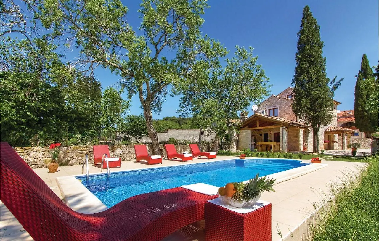 Holiday home Awesome Home In Manjadvorci With Wifi