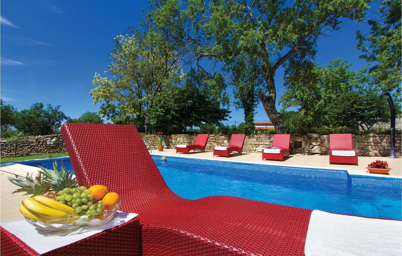 Holiday home Awesome Home In Manjadvorci With Wifi