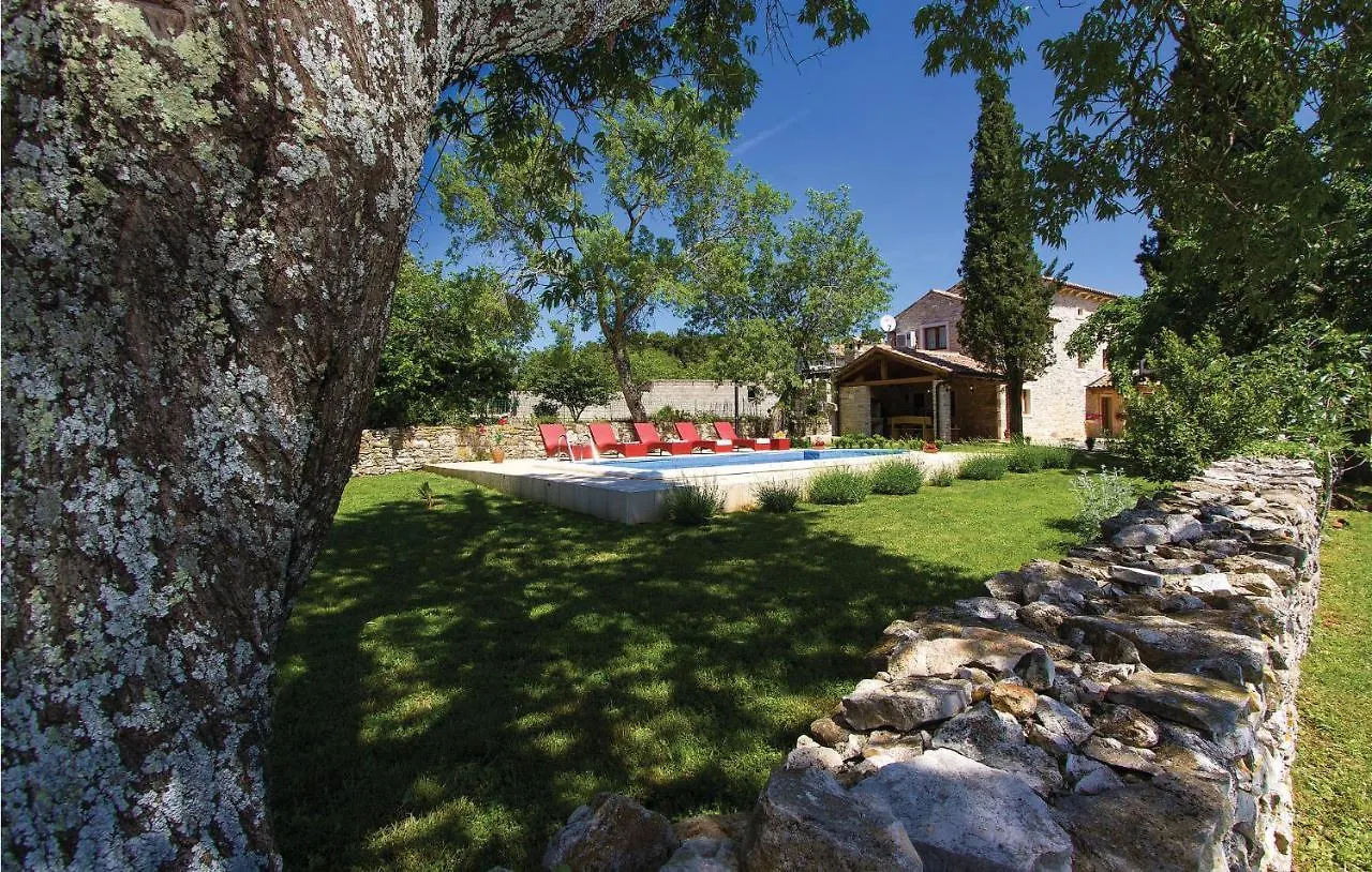 Awesome Home In Manjadvorci With Wifi Holiday home
