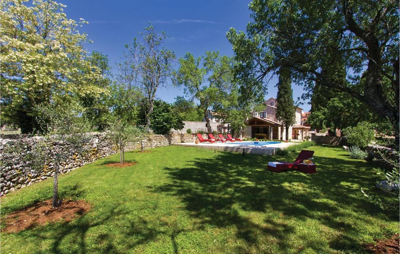 Holiday home Awesome Home In Manjadvorci With Wifi